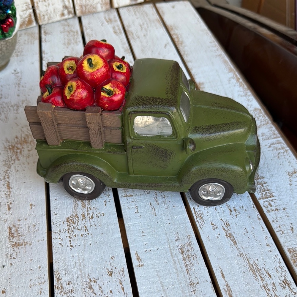 NWT Hobby Lobby Green truck hauling apples